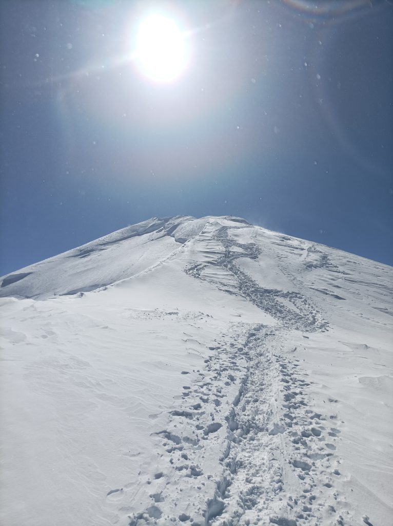 The last steps to the summit of Mont Blanc