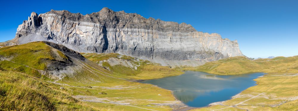 Panoramique de la Chaîne des Fiz et le Lac d'Anterne , France Traversée des Fiz au village du Tour, avec Florian FIQUET