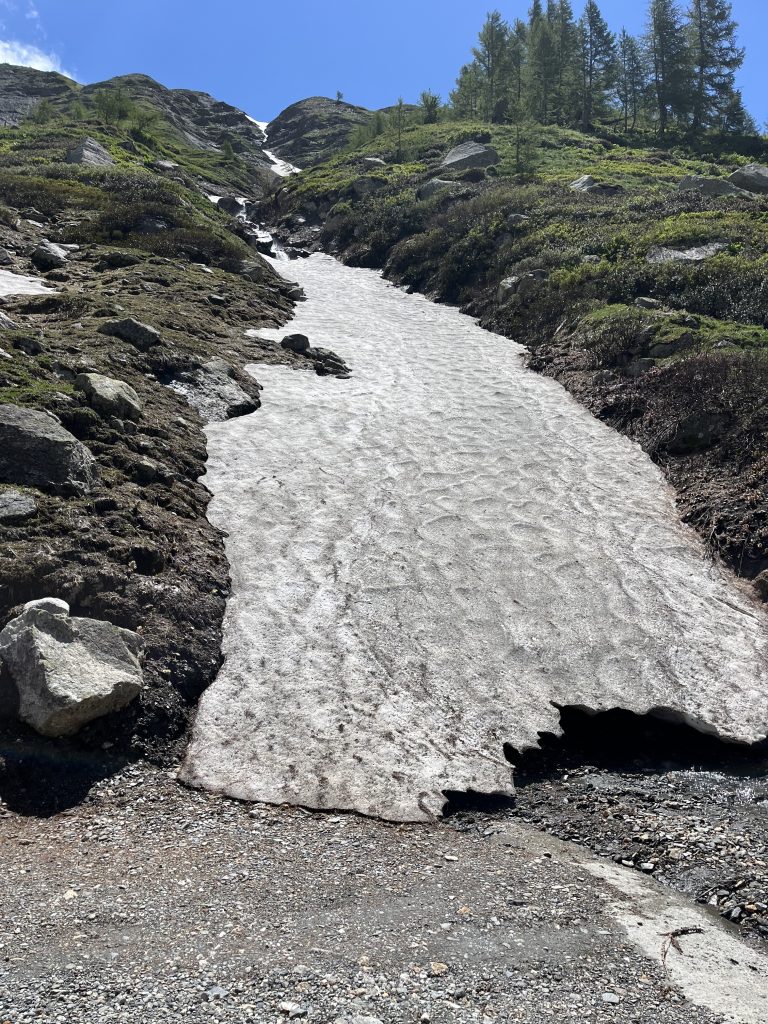 An example of a snowy gully on the way to Grand Col Ferret